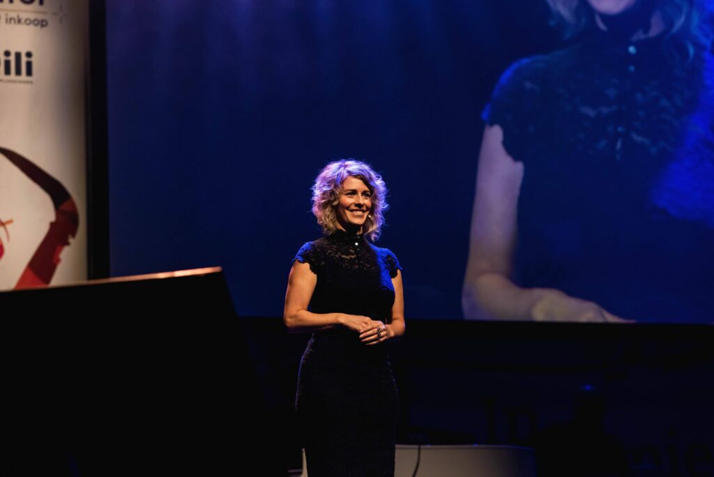 Madelon Eelderink, founder and general director of SevenSenses, speaking at FM-dag 2020