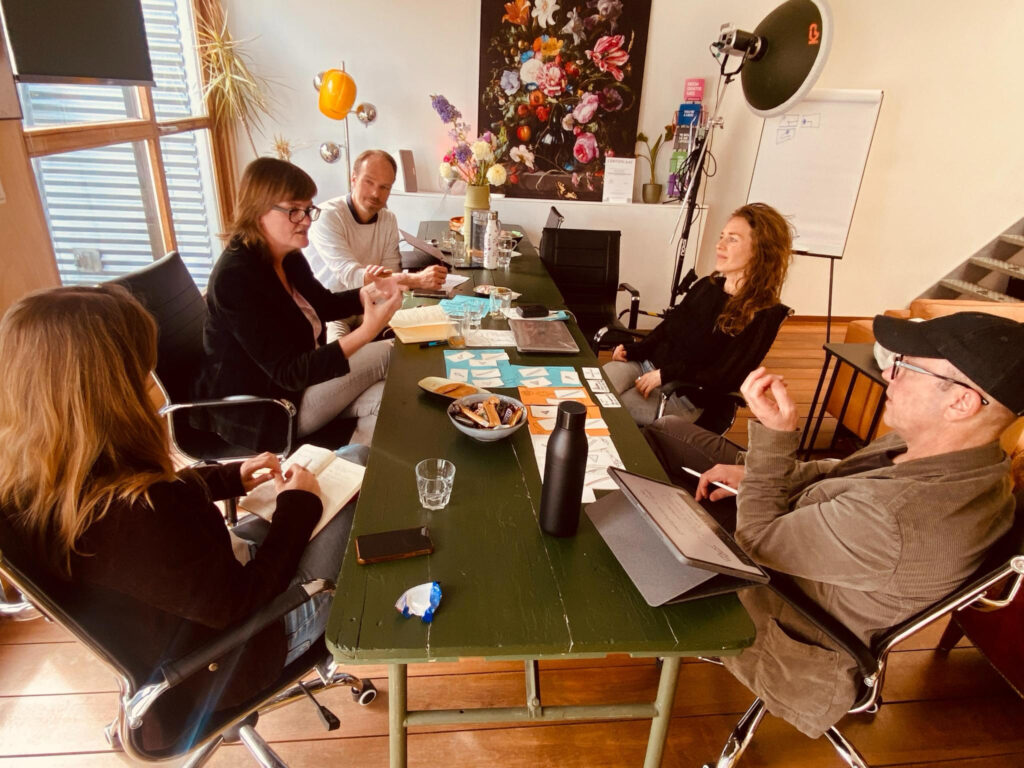 Brainstorm met het team van Cogonez en college Muriel Allard over het PAO Simulatiespel